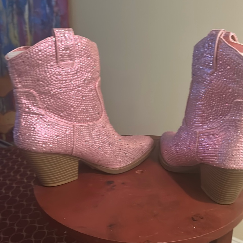 Ladies “Cowgirl” decorative boots.